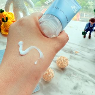 나우 [리브엠]피부 속부터 겹겹이, 촘촘하게! 워터핏8중 수분착붙 크림 — 5점을 준 리뷰어가 2025년 5월 올린 사용 사진