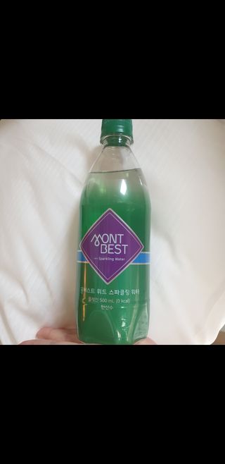 몽베스트 Montbest with Sparkling water Plain 20병 — 5점을 준 리뷰어가 2021년 11월 올린 사용 사진
