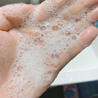 프리마인 메이크업과 들뜨는 각질까지 한방에 깐달걀로! 순하기까지한 셀베이스 그린티클렌저(200ml) — 5점을 준 리뷰어가 2023년 5월 올린 사용 사진