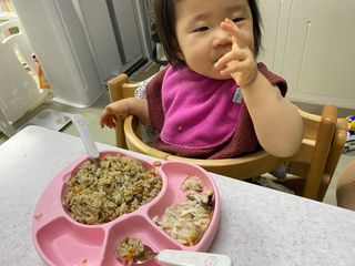 유비맘 캐릭터 실리콘 흡착 식판_색상 랜덤발송 — 5점을 준 리뷰어가 2021년 2월 올린 사용 사진