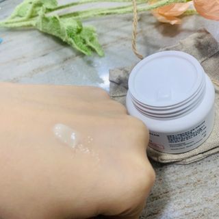 AYU25[아유트웬티파이브]다마스크로즈워터 베이스 천연 수분 촉촉 크림 — 5점을 준 리뷰어가 2021년 4월 올린 사용 사진