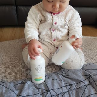mom e 맘이 내추럴 베이비 케어 샴푸앤바스+로션 — 5점을 준 리뷰어가 2021년 1월 올린 사용 사진