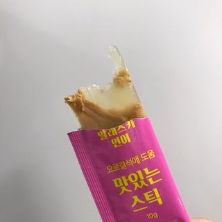 페페로니 맛있는 스틱 - 무항생제 닭고기 15개 + 알래스카 연어 15개 — 3점을 준 리뷰어가 2021년 8월 올린 사용 사진