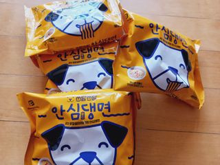 안심댕면 강아지라면 5봉지+쓰담쓰담 종합영양제 2스틱 샘플 증정 — 5점을 준 리뷰어가 2022년 8월 올린 사용 사진