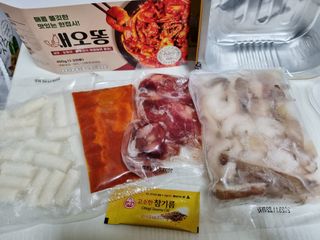 화끈한녀석들 새오똥400g 새우,오징어,똥집 볶음요리 소스,밀떡, 참기름 포함 — 5점을 준 리뷰어가 2022년 12월 올린 사용 사진