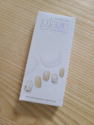 데싱디바 글레이즈 젤네일 스노쿨링 네일_5종 중 택 1 — 5점을 준 리뷰어가 2021년 8월 올린 사용 사진