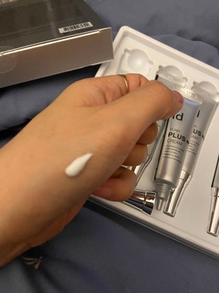 아이디플라코스메틱 아이디 브이로직 플러스 크림 15ml X 4EA — 4점을 준 리뷰어가 2022년 1월 올린 사용 사진