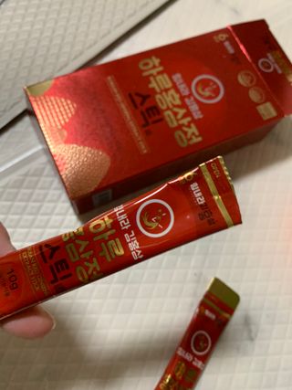 힘내라김홍삼 하루홍삼정스틱 10g x 10포 — 5점을 준 리뷰어가 2021년 5월 올린 사용 사진