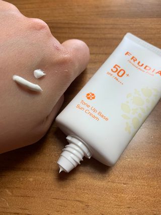 [후르디아] 혼합자차 선 에센스+톤업 선크림 2종 — 4점을 준 리뷰어가 2021년 5월 올린 사용 사진
