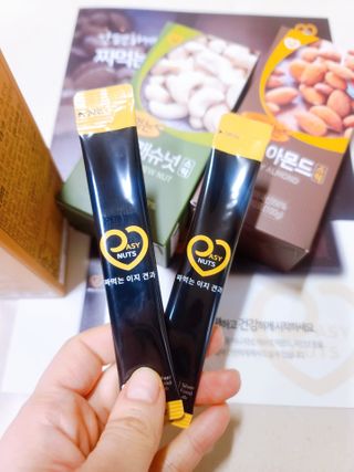 짜먹는 이지견과 짜먹는 이지아몬드, 짜먹는 이지허니피넛, 짜먹는 이지캐슈넛 각 10g X  10포 — 4점을 준 리뷰어가 2021년 1월 올린 사용 사진