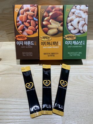 짜먹는 이지견과 짜먹는 이지아몬드, 짜먹는 이지허니피넛, 짜먹는 이지캐슈넛 각 10g X  10포 — 4점을 준 리뷰어가 2021년 3월 올린 사용 사진