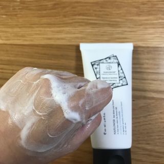 [나플라워]  클렌징 후에도 남아있는 수분감은 물론 여드름 케어까지 완벽한 스팟리스 폼클렌징 — 4.5점을 준 리뷰어가 2023년 12월 올린 사용 사진