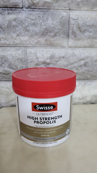 Swisse 스위스 고함량 프로폴리스 2,000mg 210정 — 5점을 준 리뷰어가 2021년 11월 올린 사용 사진