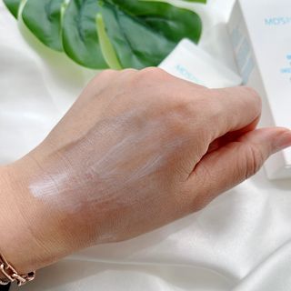 엠디스픽 무향자차 수분 선크림 PSF50+ PA++++ 50ml — 4.5점을 준 리뷰어가 2023년 3월 올린 사용 사진