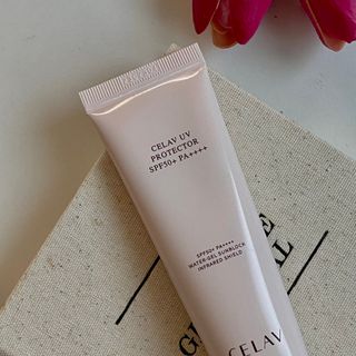 프리마인 선크림만 바꿨을 뿐인데 매일 물 2L챙겨먹고 기초케어 완벽하게 한 물빛피부 완성,셀라브UV프로텍터 — 5점을 준 리뷰어가 2023년 8월 올린 사용 사진