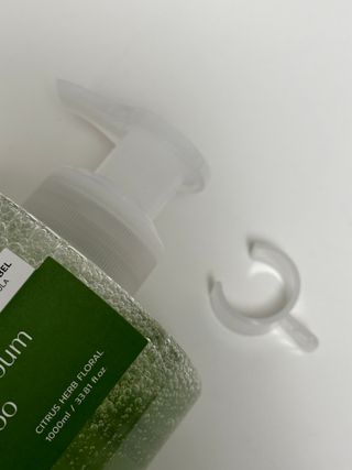 닥터시드 티트리 앤 라임 비건 지성케어 쿨 탈모 샴푸 (1000ml) — 5점을 준 리뷰어가 2023년 12월 올린 사용 사진