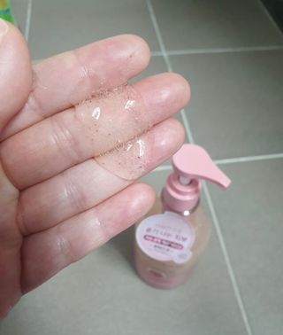 벨먼 내추럴스파 수분광채 스크럽 바디워시 600ml 5종 — 4점을 준 리뷰어가 2022년 5월 올린 사용 사진