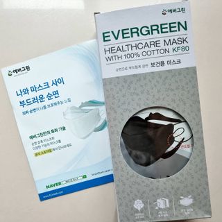 에버그린 순면 끈조절 KF80 마스크 - 화이트/블랙 컬러 대형 - 10매 — 5점을 준 리뷰어가 2021년 7월 올린 사용 사진