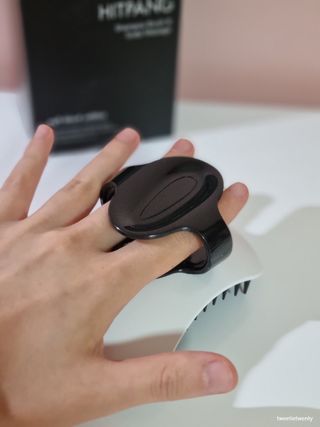 온가족 시원한샴푸 깨끗한두피 샴푸브러쉬 두피스케일링 히트팡블랙에디션 — 5점을 준 리뷰어가 2021년 8월 올린 사용 사진