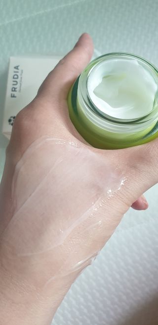 [후르디아] 민감피부 수분크림 비건 아보카도 크림 — 5점을 준 리뷰어가 2022년 8월 올린 사용 사진