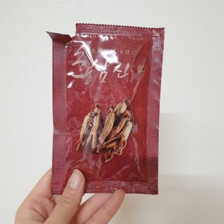서울약사신협_프리미엄 6년근 홍삼진액_70mlx30포 — 5점을 준 리뷰어가 2021년 2월 올린 사용 사진