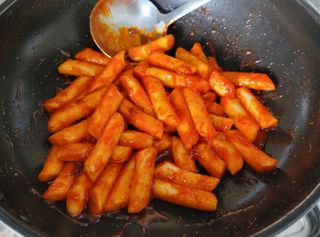 [푸딩팩토리] 떡볶이 베스트 2종_옛날 국물떡볶이 570g / 할매 기름 떡볶이  570g — 4점을 준 리뷰어가 2022년 5월 올린 사용 사진