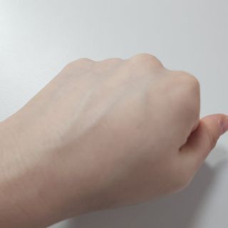 틱톡 [후르디아] 백탁NO! 화잘먹 수분광 선 에센스✨ — 5점을 준 리뷰어가 2023년 6월 올린 사용 사진