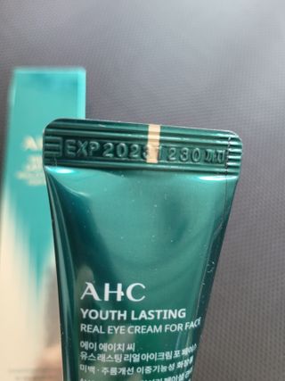 [NEW 탄력유턴 아이크림] AHC 유스 래스팅 리얼 아이크림 포 페이스 — 5점을 준 리뷰어가 2021년 4월 올린 사용 사진