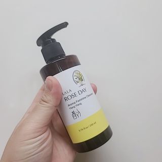 라라로즈데이 시즌2 여성청결제 200ml 아로마 페미민 클렌저, 독일더마인증 — 5점을 준 리뷰어가 2021년 9월 올린 사용 사진