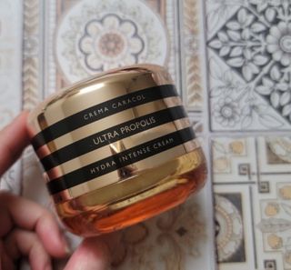 자민경 크레마카라콜 울트라 프로폴리스 하이드라 인텐스 크림 50ml — 5점을 준 리뷰어가 2021년 1월 올린 사용 사진