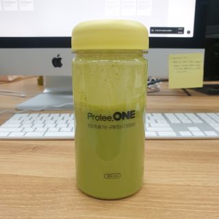 프로티원 단백질쉐이크 녹차맛 2주분 1통+보틀 — 4점을 준 리뷰어가 2021년 5월 올린 사용 사진