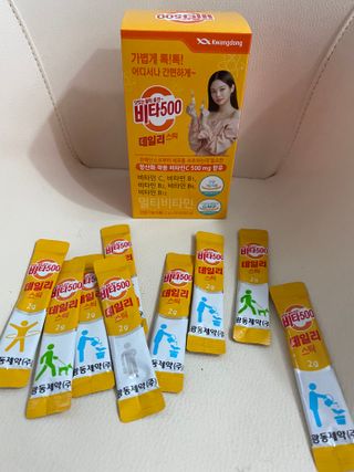 광동생활건강 [제니에디션] 비타500데일리스틱 gift set 60포+제니굿즈 3종+쇼핑백 — 5점을 준 리뷰어가 2021년 11월 올린 사용 사진