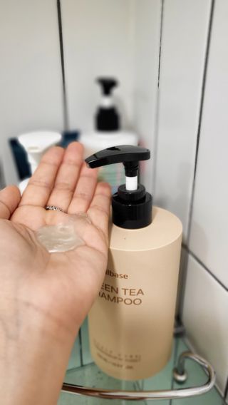 프리마인 더이상 뻣뻣하고 효과없는 탈모샴푸는 NO. 근본부터 케어하는 셀베이스 그린티샴푸(500ml) — 5점을 준 리뷰어가 2023년 5월 올린 사용 사진