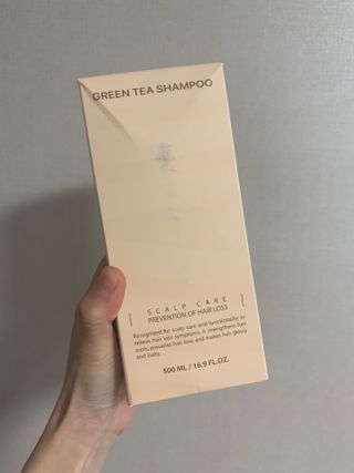 프리마인 더이상 뻣뻣하고 효과없는 탈모샴푸는 NO. 근본부터 케어하는 셀베이스 그린티샴푸(500ml) — 5점을 준 리뷰어가 2023년 4월 올린 사용 사진