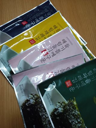[해림맛김] 들기름에 구운 바삭바삭 김 4종 세트 + 1종 랜덤발송 총5개입 — 5점을 준 리뷰어가 2021년 2월 올린 사용 사진