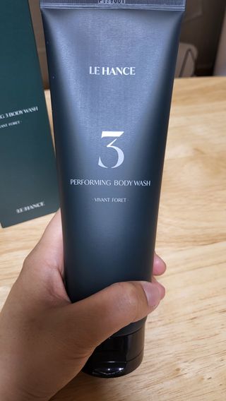 르핸스 퍼포밍 3 바디워시 비반트포렛/베티버포그 — 5점을 준 리뷰어가 2023년 2월 올린 사용 사진