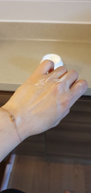 버텍스넘버원 버텍스 넘버원 햄프씨드오일 핸드밤, 바디크림 — 5점을 준 리뷰어가 2022년 3월 올린 사용 사진
