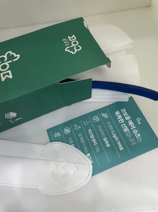 코보콩 에어슈즈 강아지 일회용 신발 소용량 패키지 20매 초경량  미끄럼방지 실내외 겸용 — 3점을 준 리뷰어가 2022년 2월 올린 사용 사진