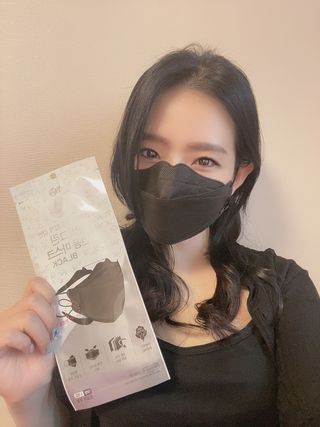 에버그린 순면 끈조절 KF80 마스크 - 화이트/블랙 컬러 대형 - 10매 — 5점을 준 리뷰어가 2021년 6월 올린 사용 사진