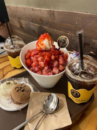 카페 더달달 [카페더달달 ] 빙수 택 1 + 음료 2잔 + 마카롱2개 — 5점을 준 리뷰어가 2021년 7월 올린 사용 사진