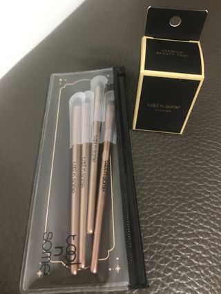 툴앤썸 로즈골드 에디션 아이 메이크업 브러쉬 4종+툴앤썸 어썸 블랙 멜로우 블렌딩 스펀지 — 5점을 준 리뷰어가 2021년 2월 올린 사용 사진