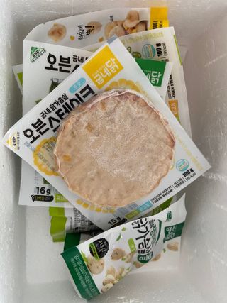 굽네몰 [굽네] 탱글탱글 닭가슴살볼 3종, 닭가슴살 오븐 스테이크 3종 — 4.5점을 준 리뷰어가 2021년 5월 올린 사용 사진