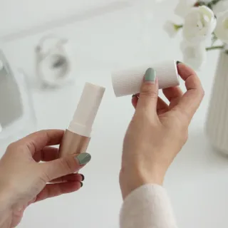 [사가수] 민감피부를 위한 진정 항산화 안티에이징, 더사가오브수 효혜윤 보태니컬 에너지 아이포올 스틱 — 5점을 준 리뷰어가 2023년 2월 올린 사용 사진
