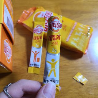 [광동제약] 비타500데일리스틱70포&굿즈3종 — 5점을 준 리뷰어가 2021년 10월 올린 사용 사진