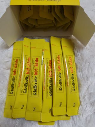 자연에온 경남제약 비타민 쉬머 저분자콜라겐 20g x 30포 — 5점을 준 리뷰어가 2021년 12월 올린 사용 사진