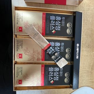서울약사신협_투데이홍삼정플러스스틱_10g x 30포 — 5점을 준 리뷰어가 2021년 3월 올린 사용 사진