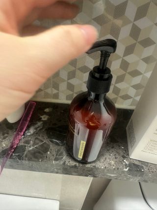 하이브리온 [쿠팡 구매평] 닥터초이스 시카엑소좀 판테놀 아미노산 탈모기능성 두피케어 모근강화 샴푸, 300ml, 1개 — 5점을 준 리뷰어가 2025년 3월 올린 사용 사진