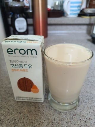 이롬 erom 황성주박사의 국산콩 두유 호두와 아몬드 — 4.5점을 준 리뷰어가 2020년 12월 올린 사용 사진