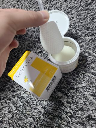 랑벨 비타 에너지 잡티 앰플 패드 65매 (투명하고 밝은 얼굴 광채패드) — 4점을 준 리뷰어가 2022년 5월 올린 사용 사진