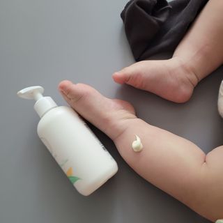 mom e 맘이 내추럴 베이비 케어 샴푸앤바스+로션 — 5점을 준 리뷰어가 2021년 1월 올린 사용 사진